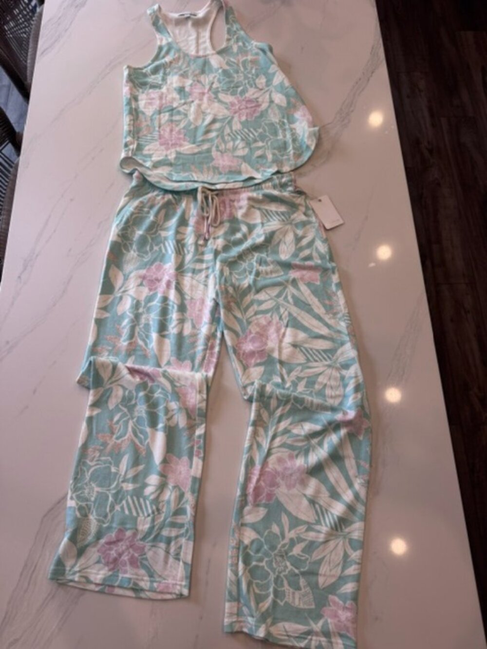 Tropical Lounge Set - Picture 2 of 3